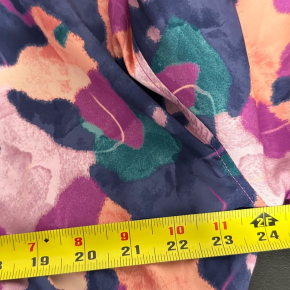 Reebok Windbreaker Womens Large Purple Camo Jacket Hooded Athleisure Sporty Gym - Picture 10 of 13